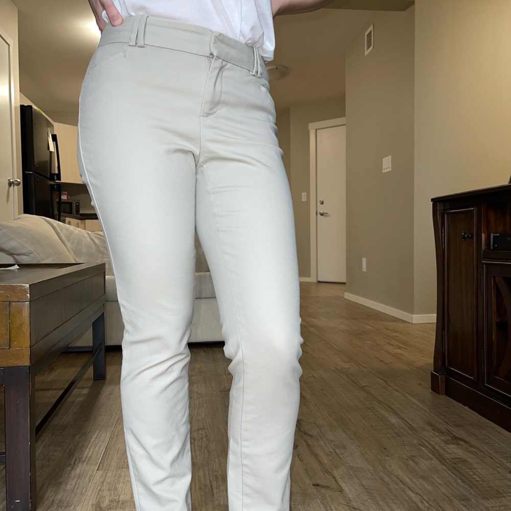 ✨Calvin Klein✨ cream straight leg pant with pockets and belt loops